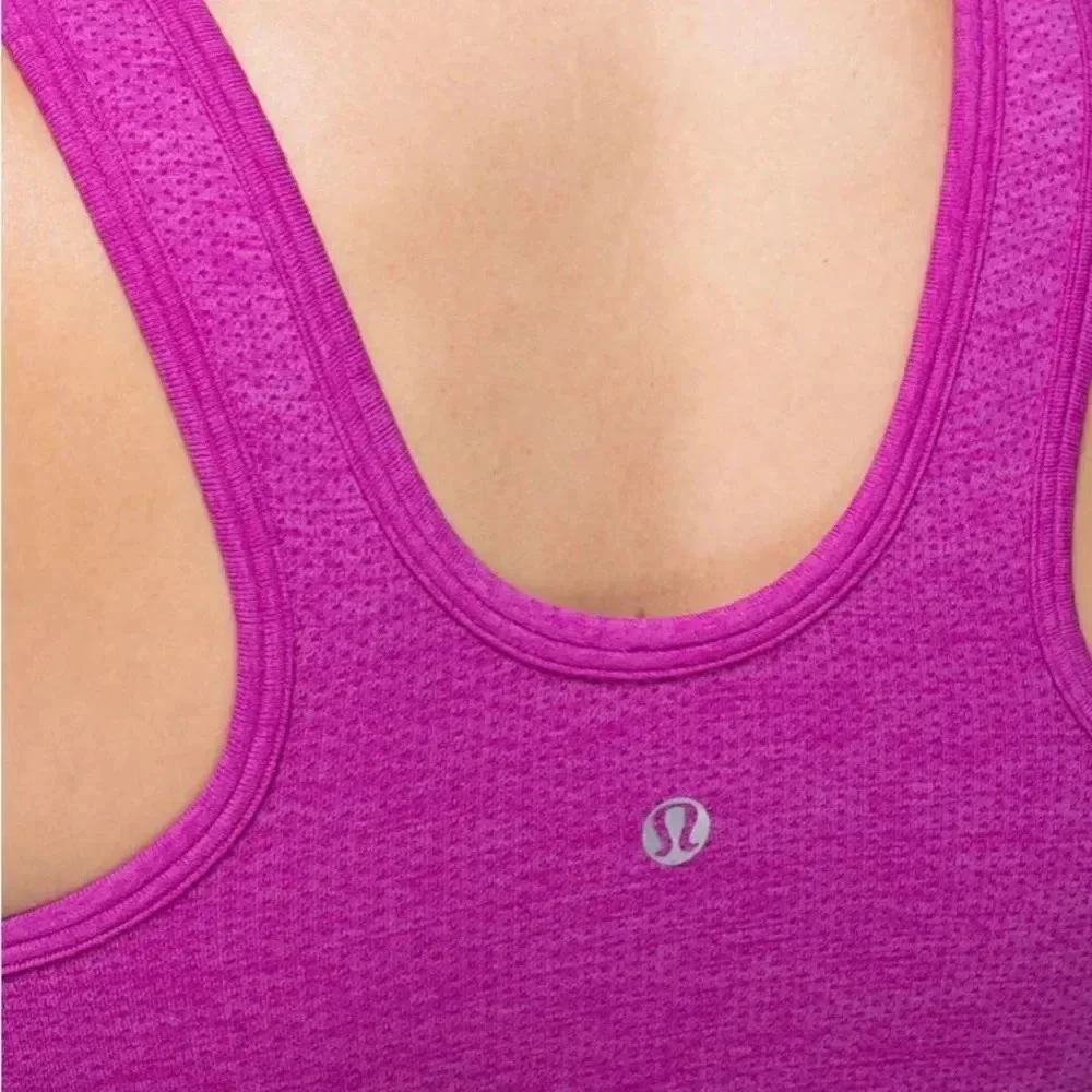 Lululemon sz 8 Seamlessly Covered Tank heathered Ultra Violet with pads EUC
